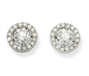 Earrings with halo around the central diamond - B06