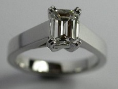 Solitario diamante a smeraldo 4 griffe - BS21