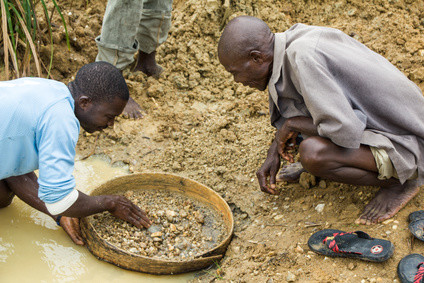 Search for rough diamonds in river with sieve