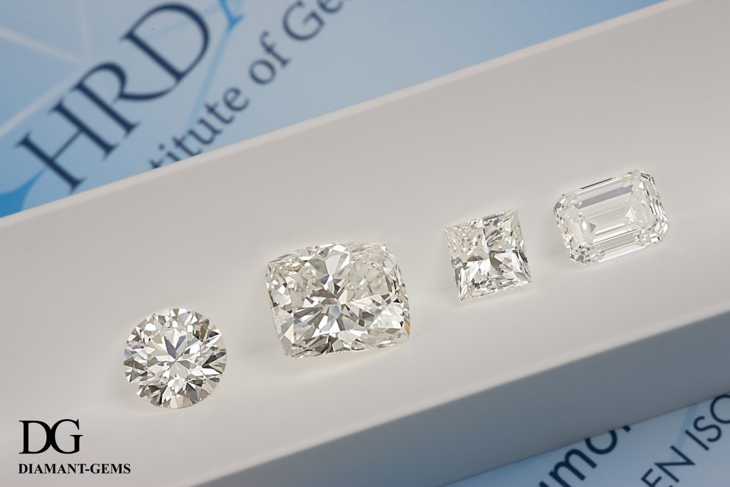 presentation of 4 different shaped white diamonds