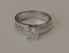 Anello di diamanti pavé asimmetrico – BP10
