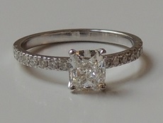 Pave solitaire and cushion diamond - BP08