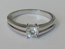 Anello Solitario diamante doppio cerchio – BS24