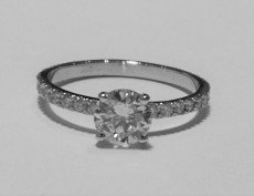 Anello con pavé diamanti cerchio fine – BP13